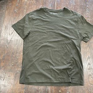 Banana Republic short sleeve tee. Never worn